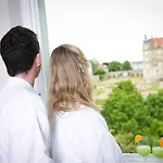 Am Schlosspark 3*